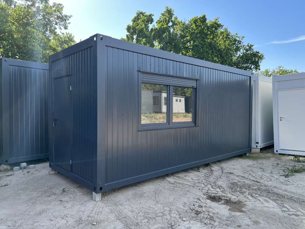 Contentor com cozinha americana, casa de banho e duche, com 6,00 x 2,43 m.