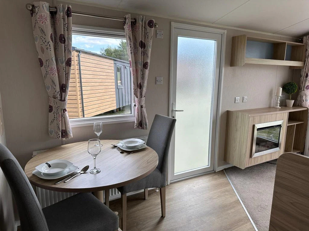 WILLERBY LINWOOD C1568 - Image 9